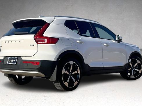 Used 2019 Volvo XC40 T5 Momentum image 22