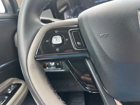 Certified 2025 Lincoln Corsair AWD image 29