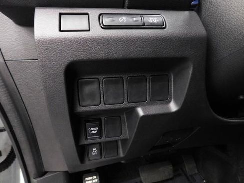 Used 2024 Nissan Frontier SV image 29