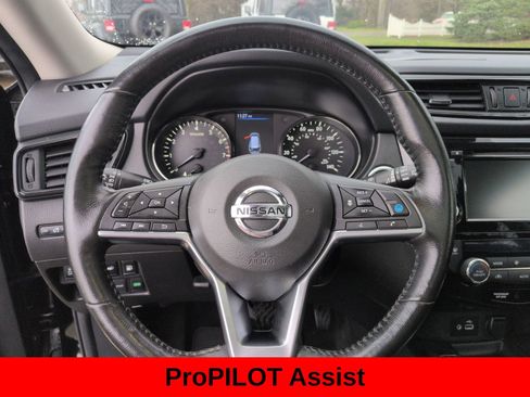 Used 2019 Nissan Rogue SV w/ Sun & Sound Touring Package image 16