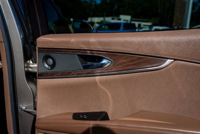 Used 2016 Lincoln MKX Reserve w/ Technology Package FWD image 24