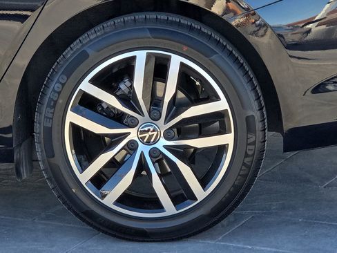 Used 2025 Volkswagen Jetta SE image 5