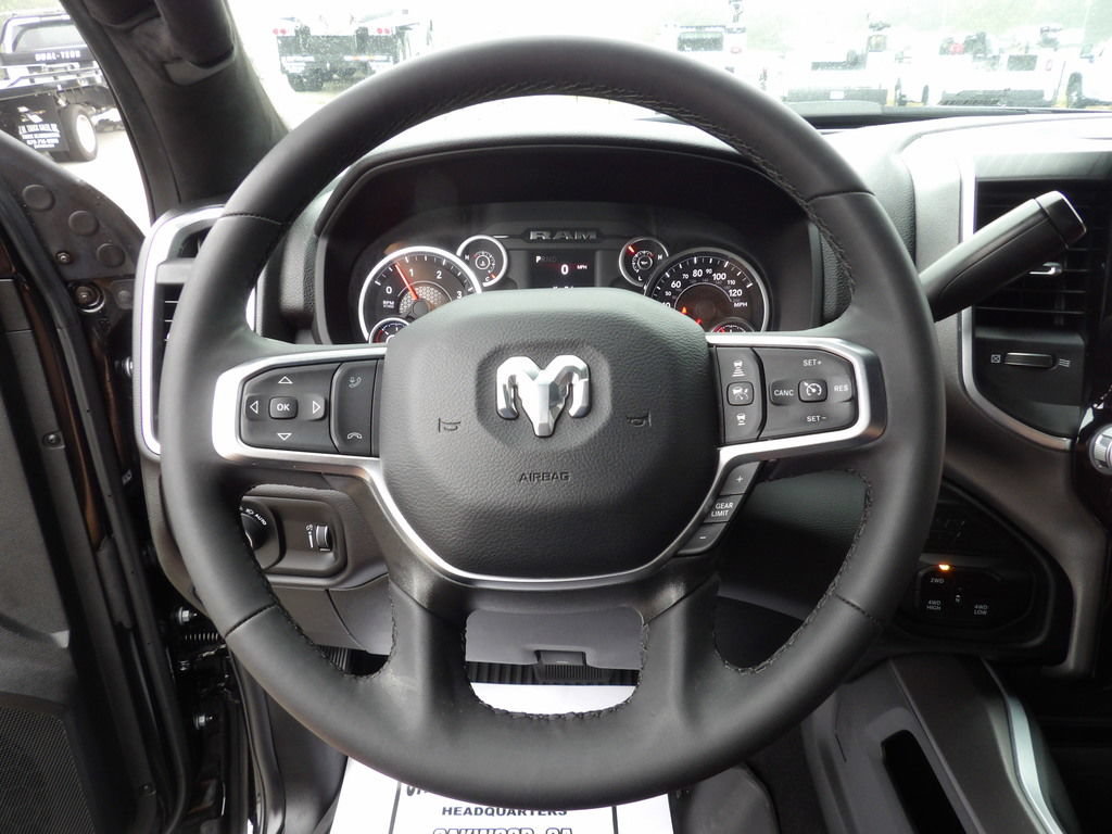 Used 2025 RAM 3500 Big Horn AWD/4WD image 20