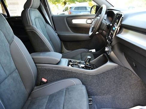 New 2026 Volvo XC40 B5 Ultra w/ Protection Package Premier image 30