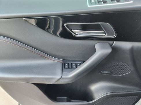 Used 2018 Jaguar F-PACE Prestige image 23