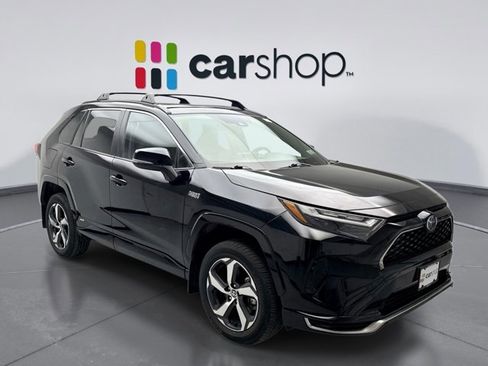 Used 2022 Toyota RAV4 SE w/ Weather & Moonroof Package image 7