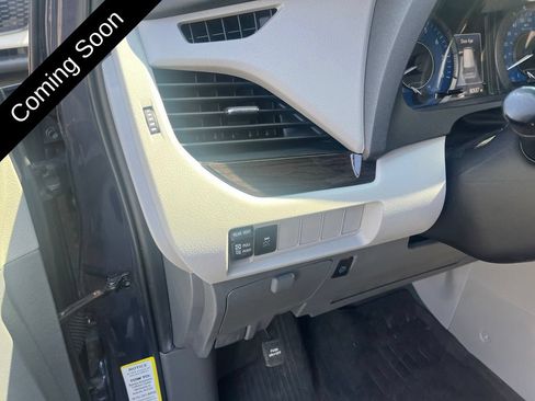 Used 2020 Toyota Sienna XLE FWD image 11