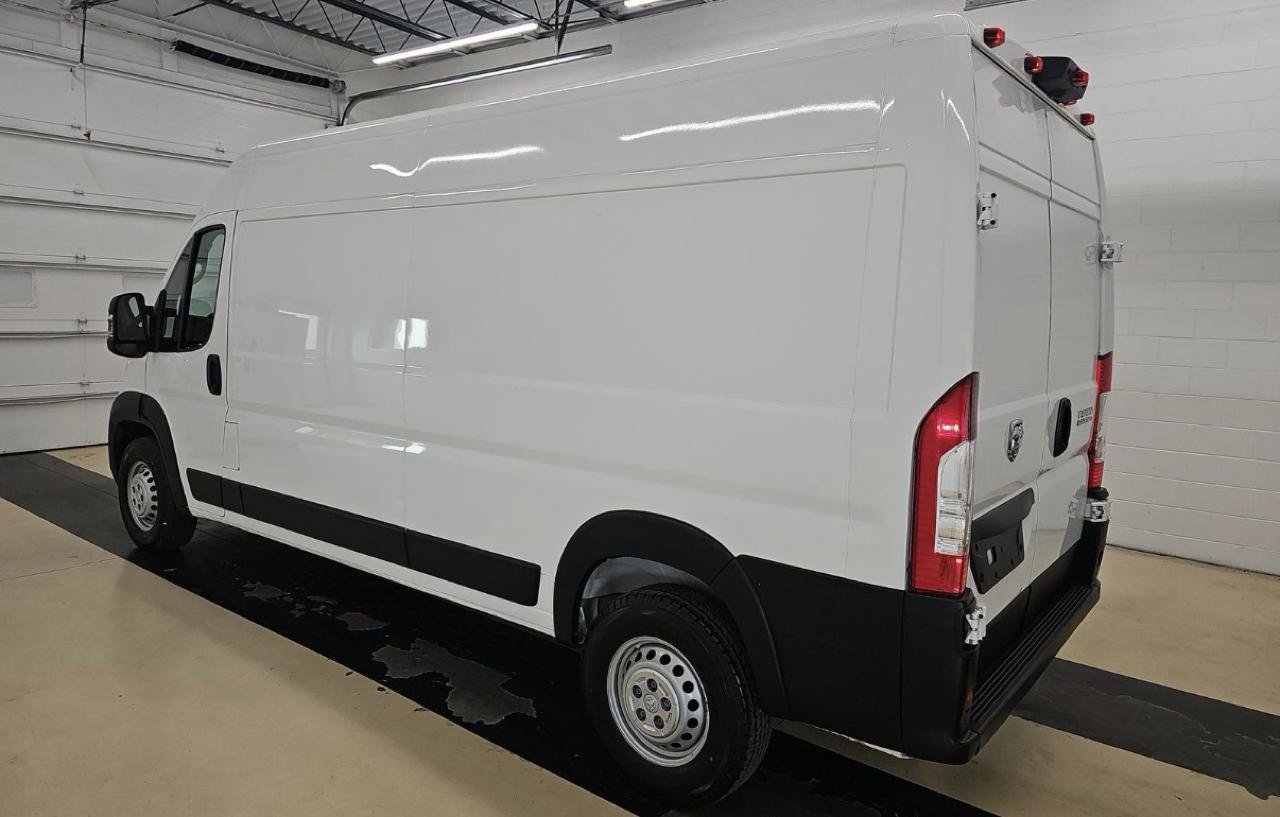 Used 2024 RAM ProMaster 2500 w/ Convenience Group FWD image 4