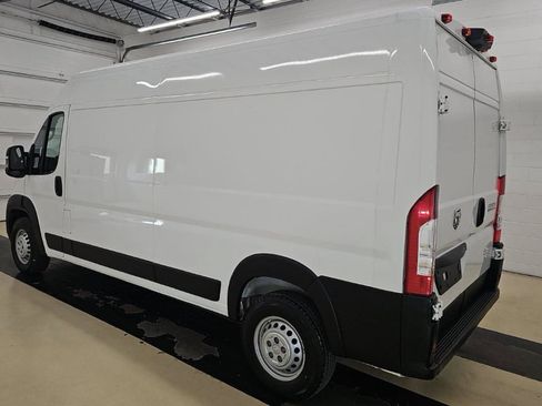 Used 2024 RAM ProMaster 2500 w/ Convenience Group FWD image 4