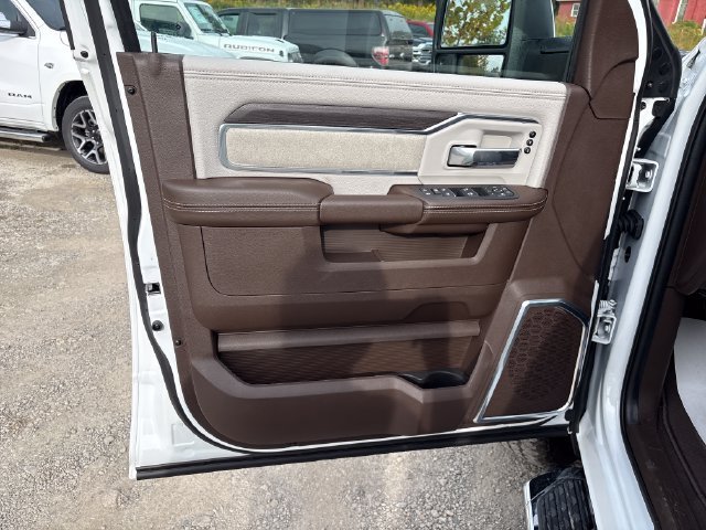 New 2027 RAM 2500 Laramie AWD/4WD image 7