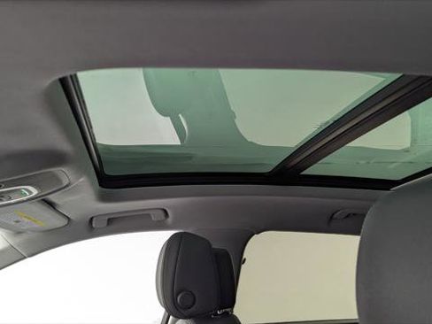 Used 2022 Audi e-tron Premium image 36