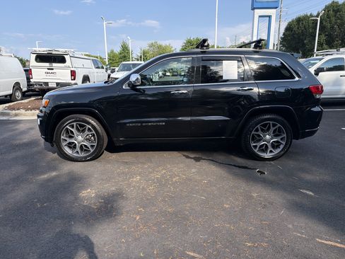 Used 2020 Jeep Grand Cherokee Overland AWD/4WD image 8