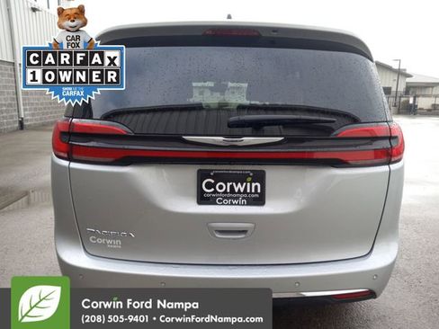 Used 2024 Chrysler Pacifica Touring-L image 4