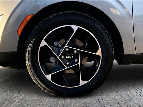 Certified 2025 Kia Soul EX image 8