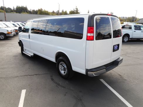 Used 2016 Chevrolet Express 3500 LT w/ LT Preferred Equipment Group image 10