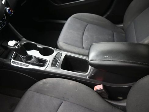 Used 2017 Chevrolet Cruze LT image 32