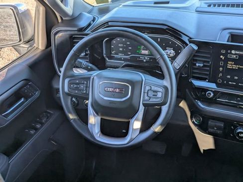 Used 2025 GMC Sierra 1500 SLT image 15