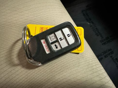 Used 2017 Honda Accord Base image 38