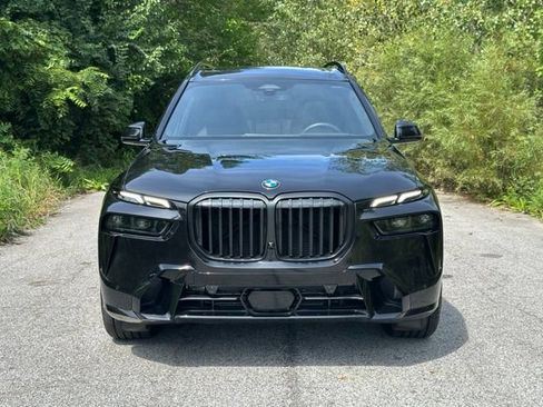 Used 2025 BMW X7 xDrive40i w/ M Sport Package AWD/4WD image 3