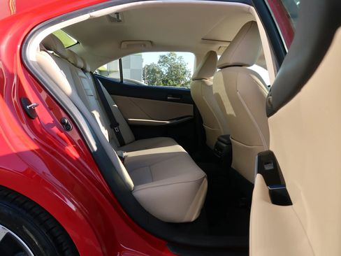 Used 2019 Lexus IS 300 image 19