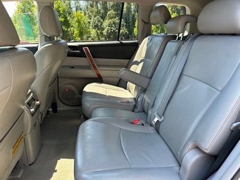 Used 2010 Toyota Highlander Limited AWD/4WD image 16