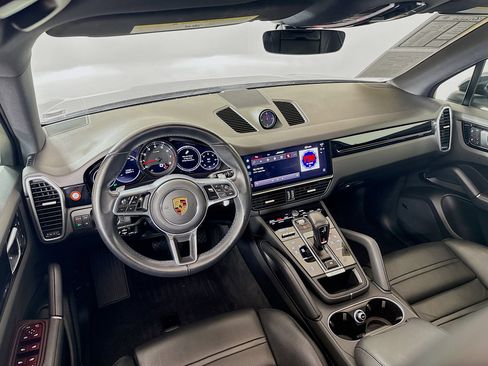 Used 2023 Porsche Cayenne image 25