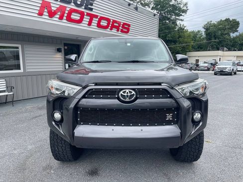 Used 2017 Toyota 4Runner SR5 AWD/4WD image 2