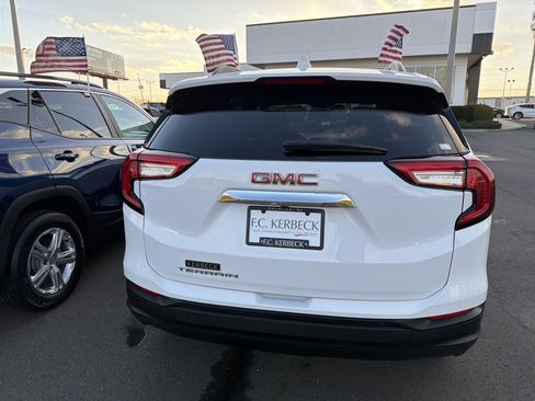 Certified 2022 GMC Terrain SLE w/ Driver Convenience Package image 7