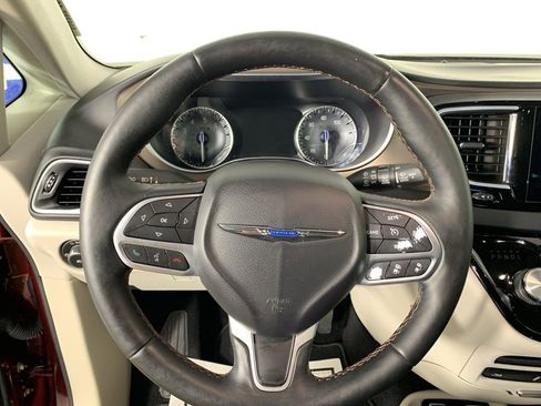 Used 2017 Chrysler Pacifica Touring-L Plus w/ Advanced Safetytec Group image 22