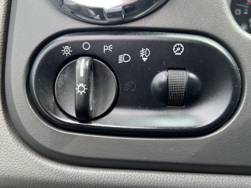 Used 2005 Ford Expedition XLT image 15