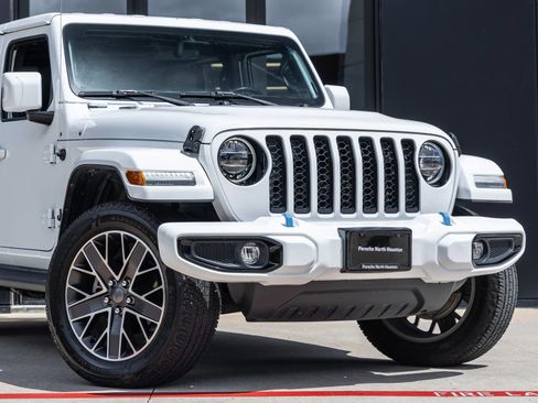 Used 2022 Jeep Wrangler Unlimited Sahara AWD/4WD image 5