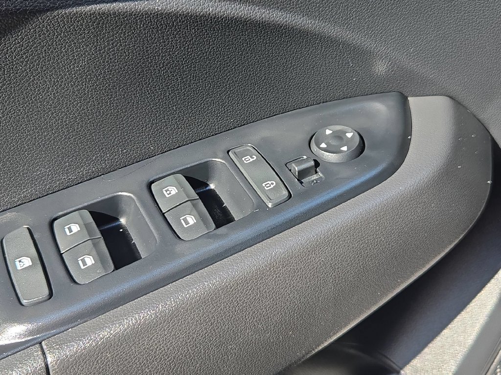 Used 2025 Hyundai Venue SEL FWD image 13