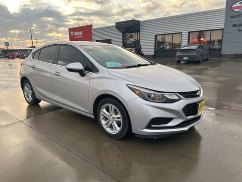 Used 2018 Chevrolet Cruze LT w/ Convenience Package image 2