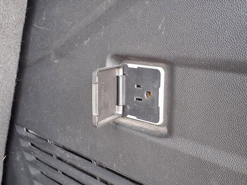 Used 2022 GMC Yukon SLE image 21