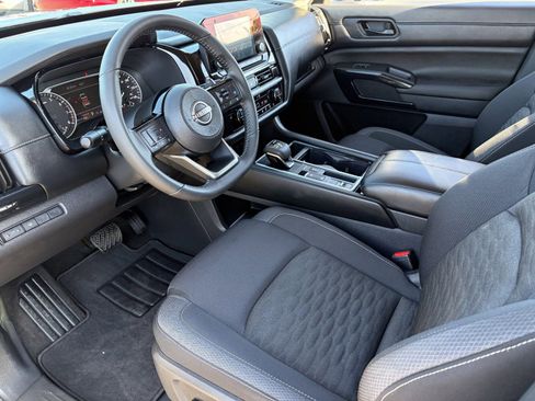 Used 2023 Nissan Pathfinder SV image 19