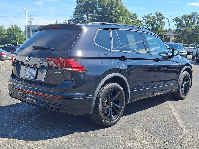 Used 2023 Volkswagen Tiguan SE R-Line AWD/4WD image 6