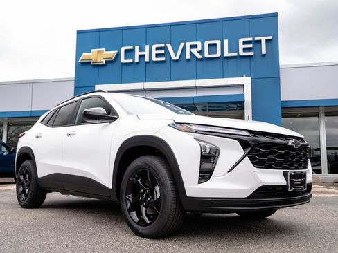 New 2026 Chevrolet Trax LT FWD image 1