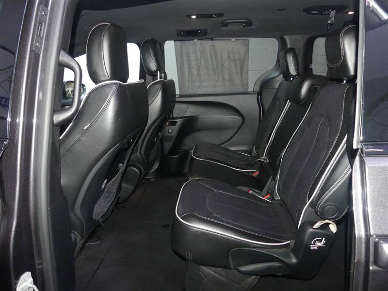 Used 2019 Chrysler Pacifica Limited w/ Advanced Safetytec Group FWD image 26