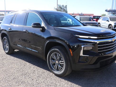 New 2026 Chevrolet Traverse LT image 1