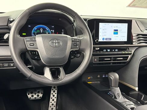 Used 2026 Toyota Camry Hybrid FWD image 36