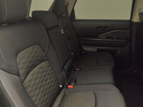 Used 2023 Nissan Pathfinder SV AWD/4WD image 19
