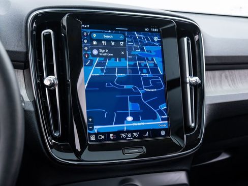 Used 2025 Volvo XC40 B5 Core image 25