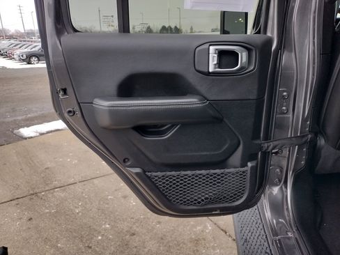 Used 2021 Jeep Gladiator Overland w/ Uconnect 4C Nav & Sound Group image 20