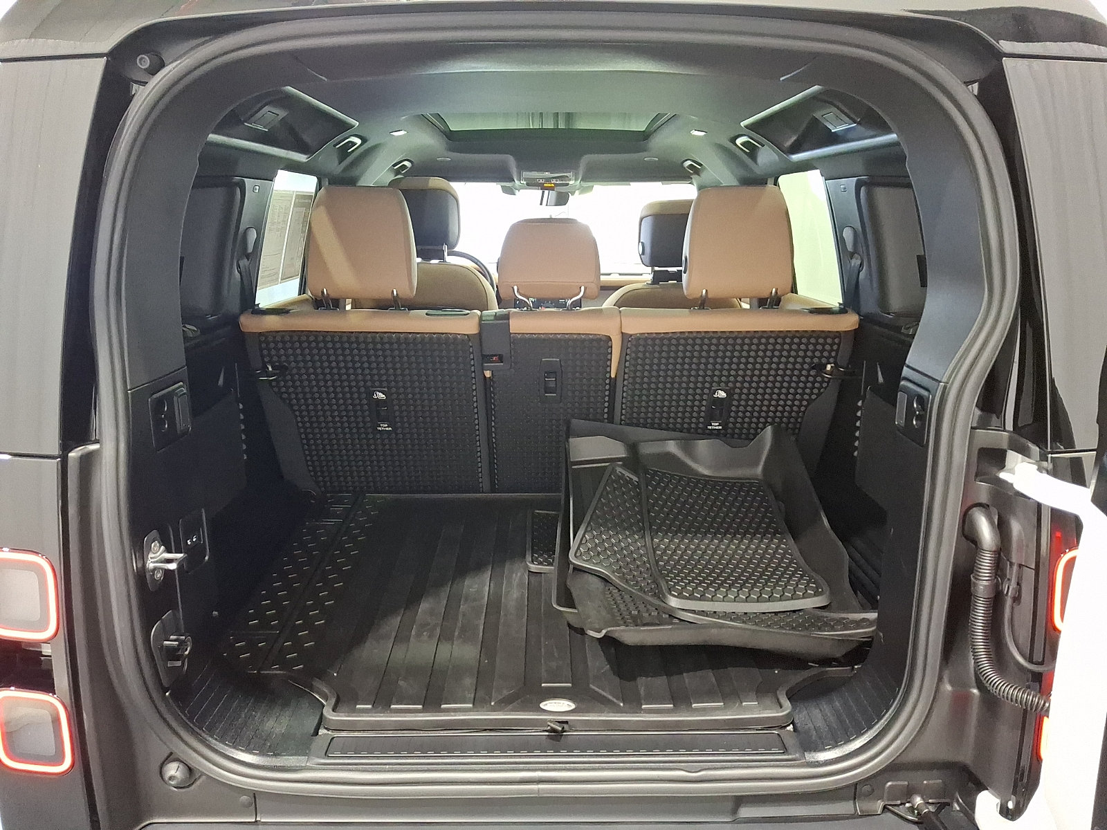 Certified 2026 Land Rover Defender 110 X-Dynamic SE AWD/4WD image 29