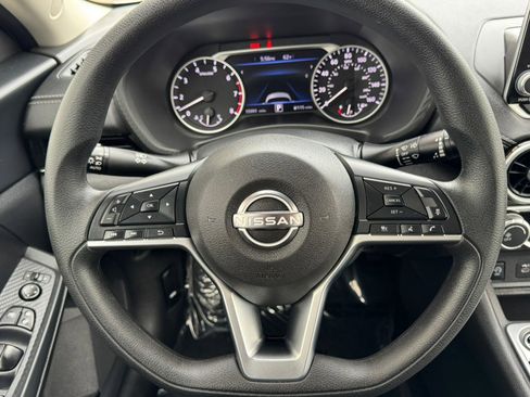 Used 2025 Nissan Sentra SV FWD image 14