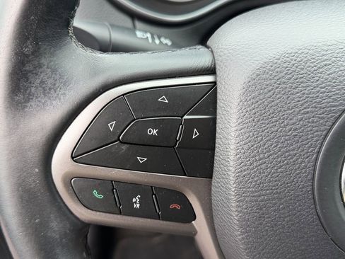 Used 2019 Jeep Cherokee Limited AWD/4WD image 12