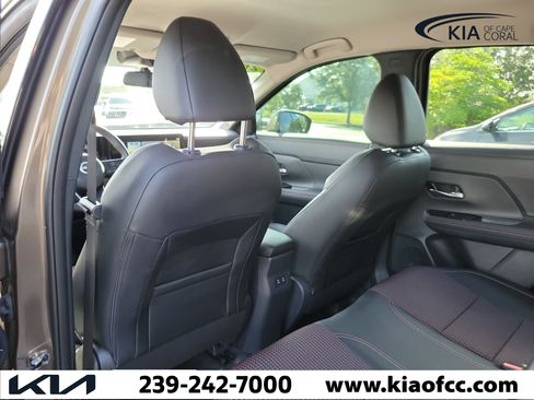 Used 2025 Nissan Kicks SR FWD image 13