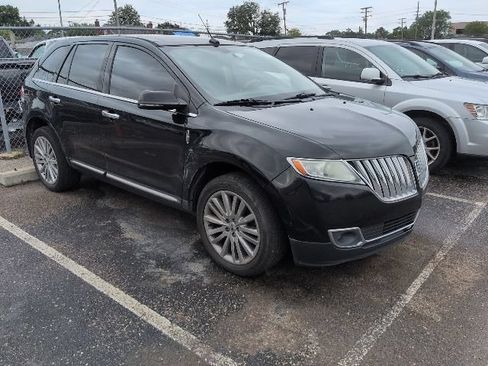 Used 2013 Lincoln MKX AWD image 3
