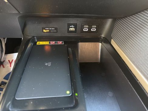 Used 2025 Toyota Camry SE image 21