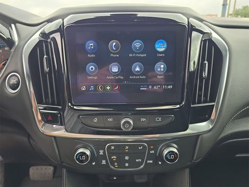 Used 2023 Chevrolet Traverse LT w/ Rear Camera Mirror Package image 17